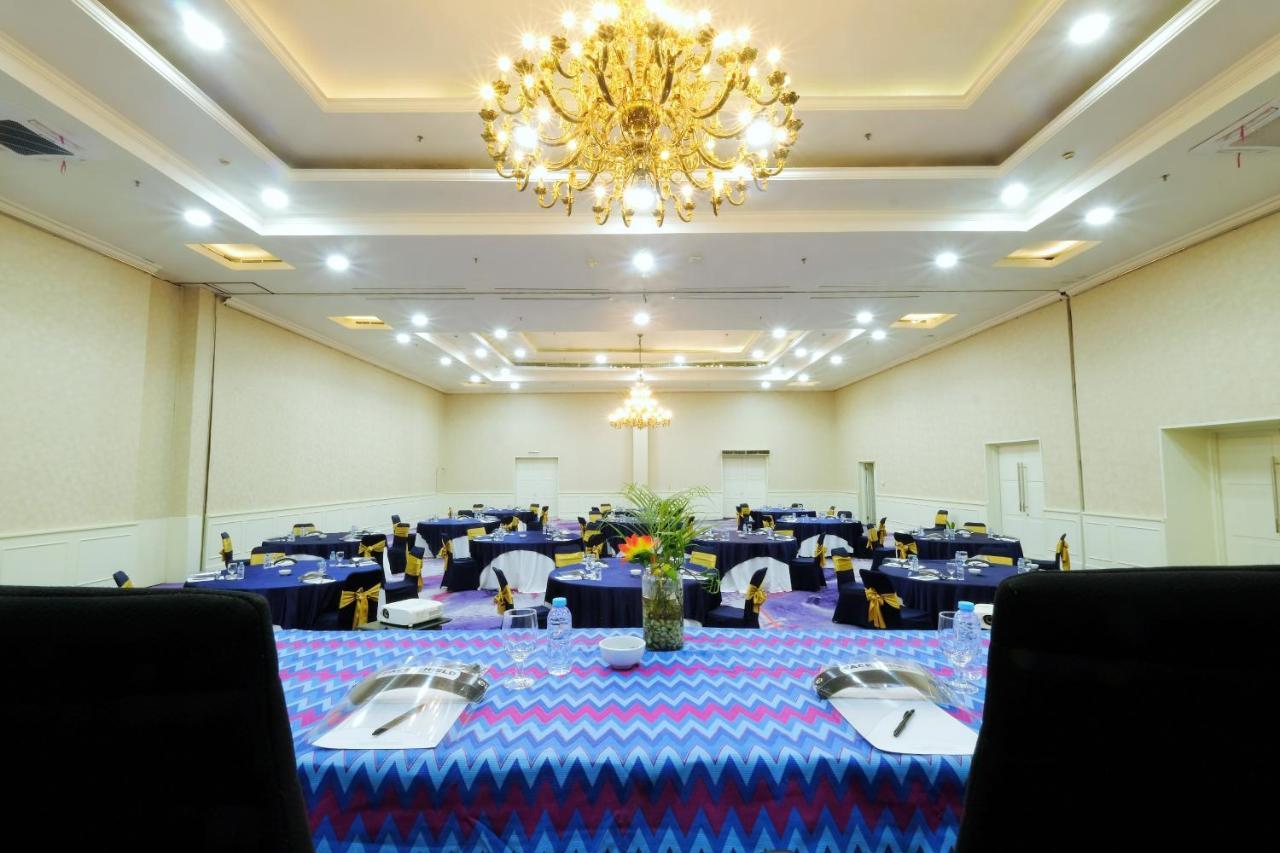 Aryaduta Makassar Exteriör bild
