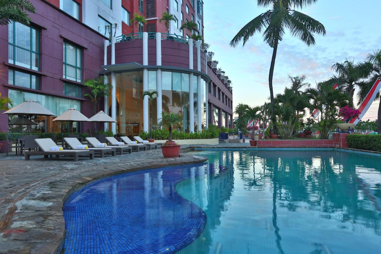 Aryaduta Makassar Exteriör bild