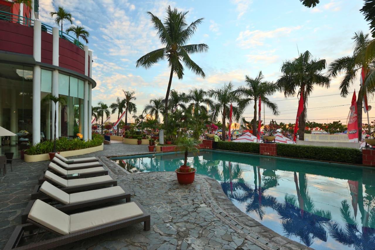 Aryaduta Makassar Exteriör bild