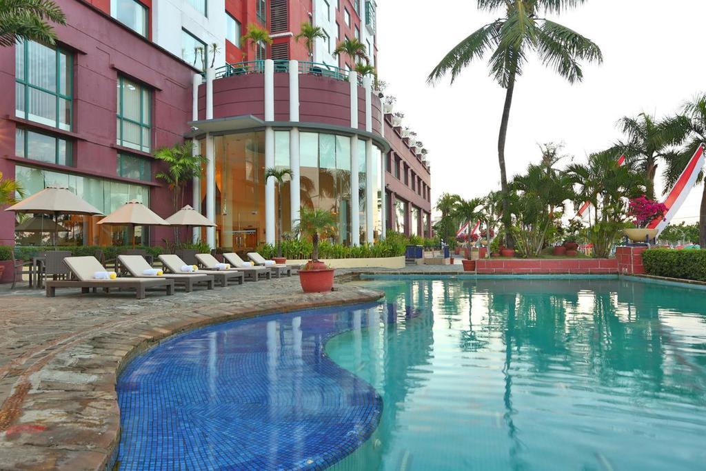 Aryaduta Makassar Exteriör bild