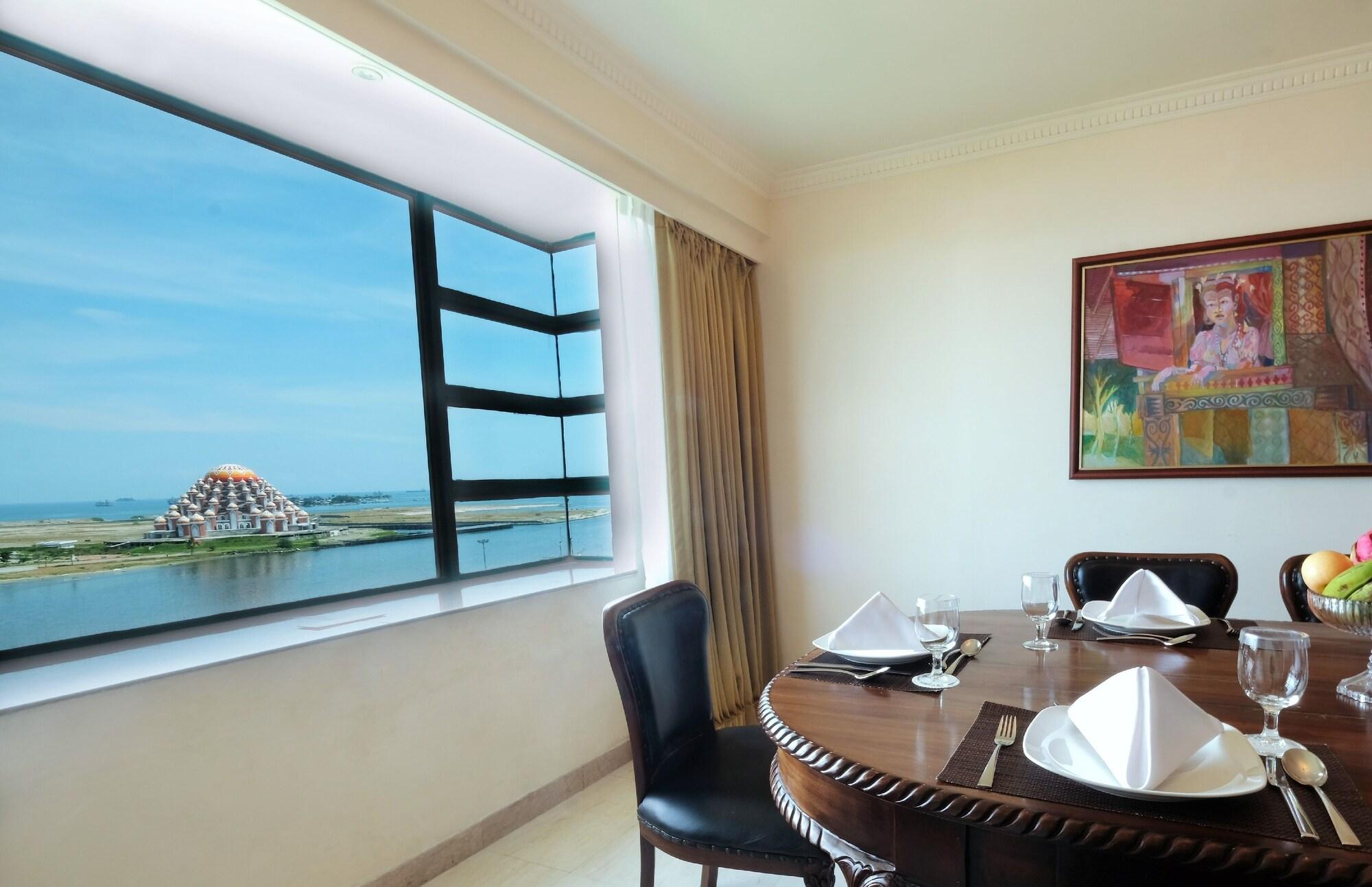 Aryaduta Makassar Exteriör bild